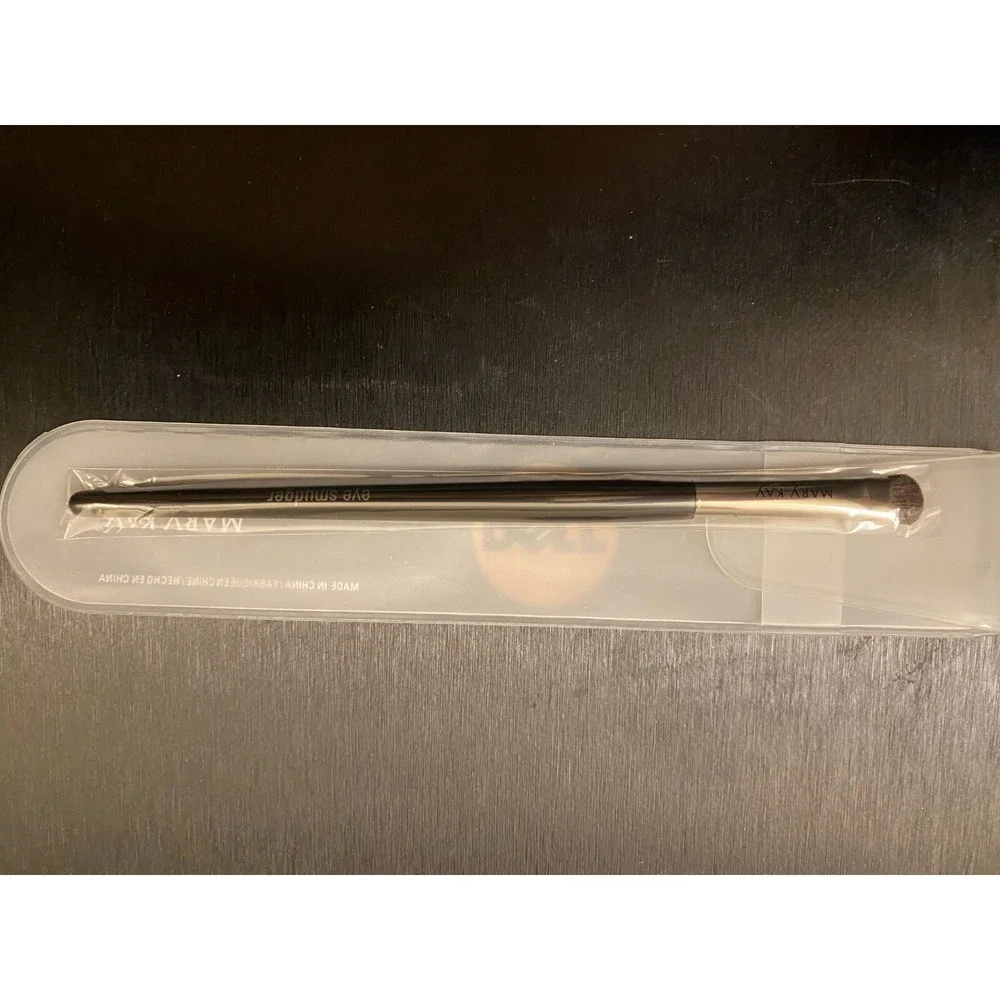 Mary Kay® EYE SMUDGER BRUSH New in Package, Full Size